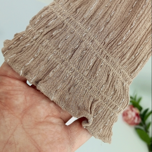 STITCH FIX Skies Are Blue Mauve Ruffle Detail Surplice Metallic Accented Top M - Picture 4 of 12